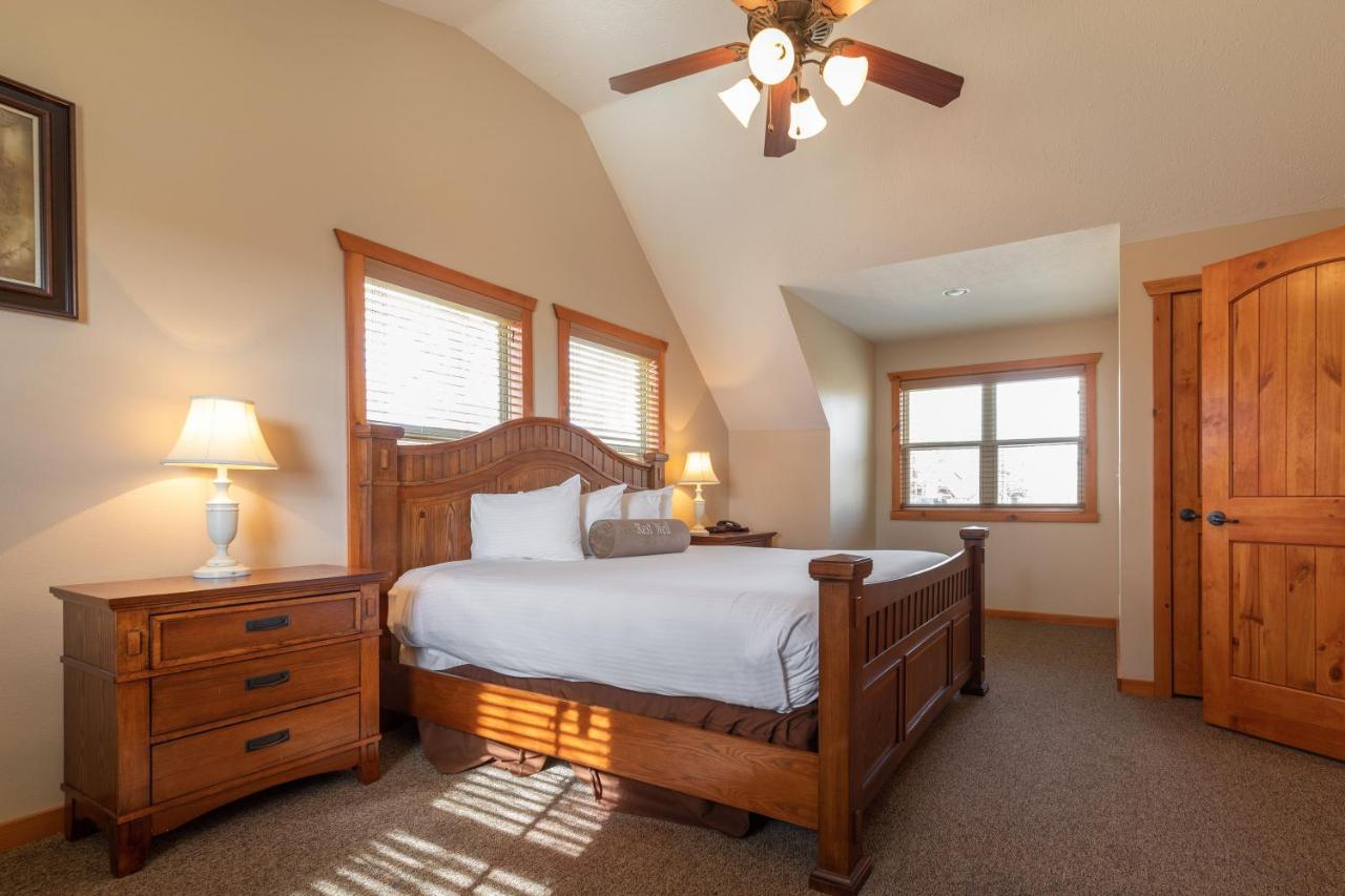 The At Table Rock 3*
